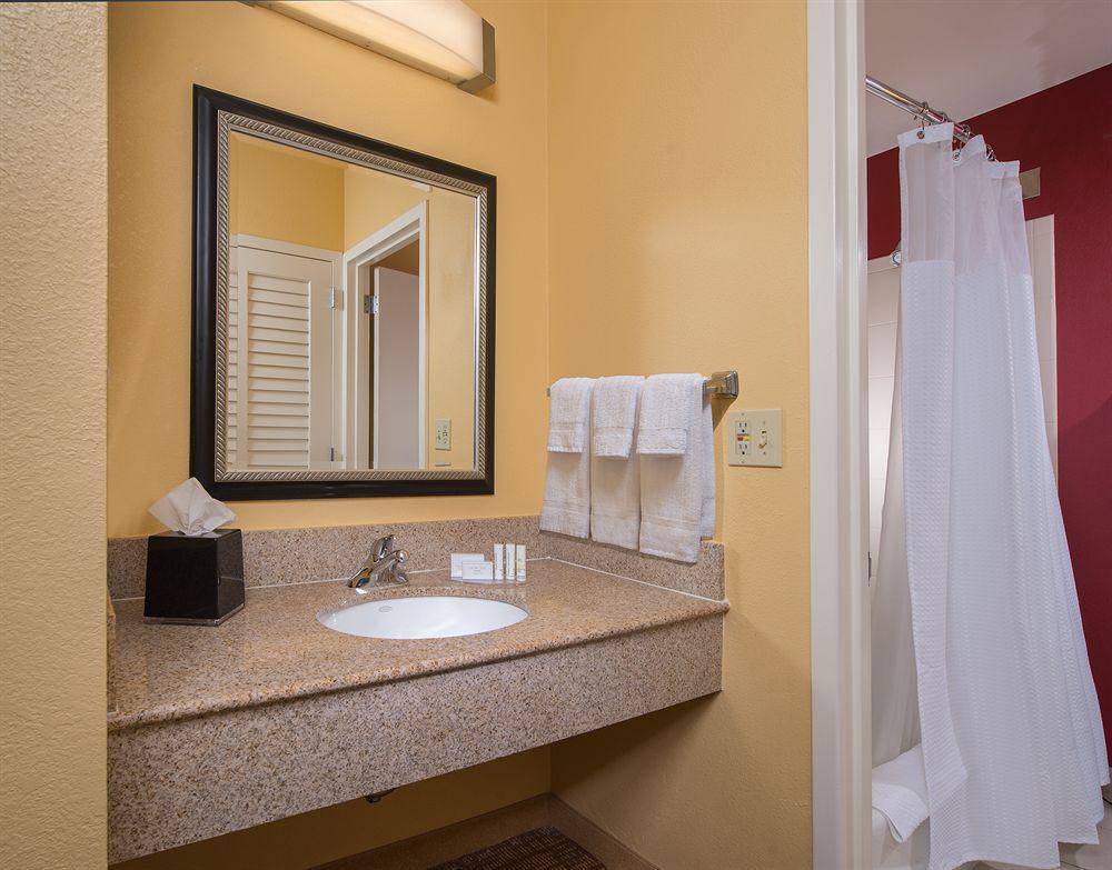 Courtyard By Marriott Annapolis Hotel Exterior photo
