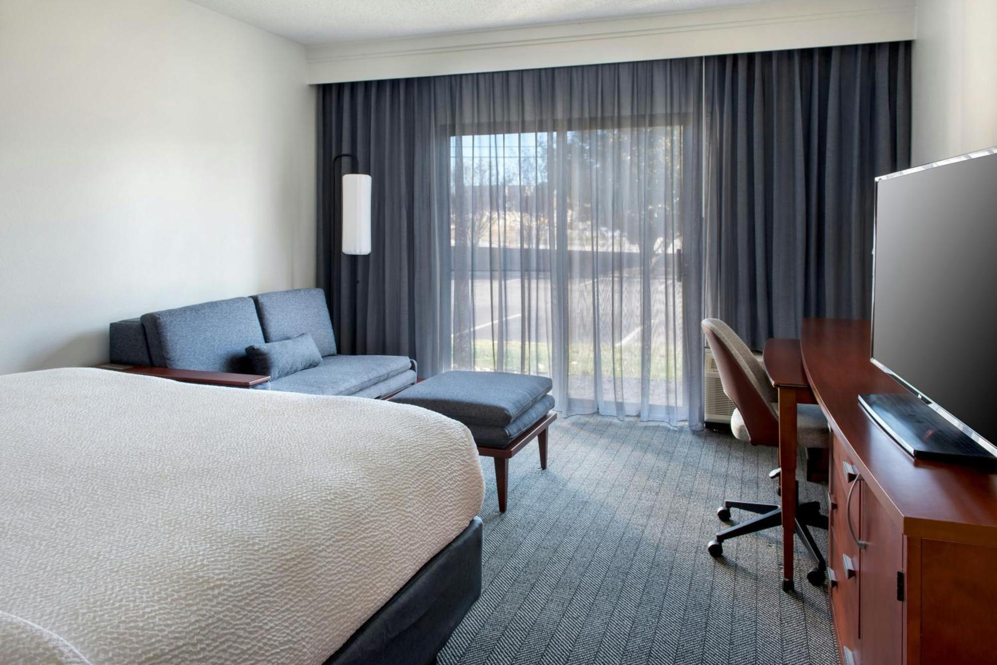 Courtyard By Marriott Annapolis Hotel Exterior photo